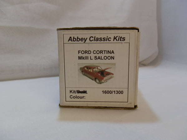 Crossway Models / Abbey Classic Kits Ford Cortina MK3 1300L Model Kit